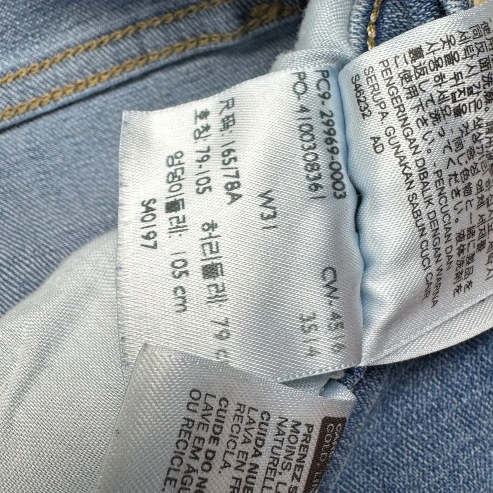 Levis Womens Blue Distressed Denim Bermuda‎ Shorts Size 31 Mid Rise Stretch